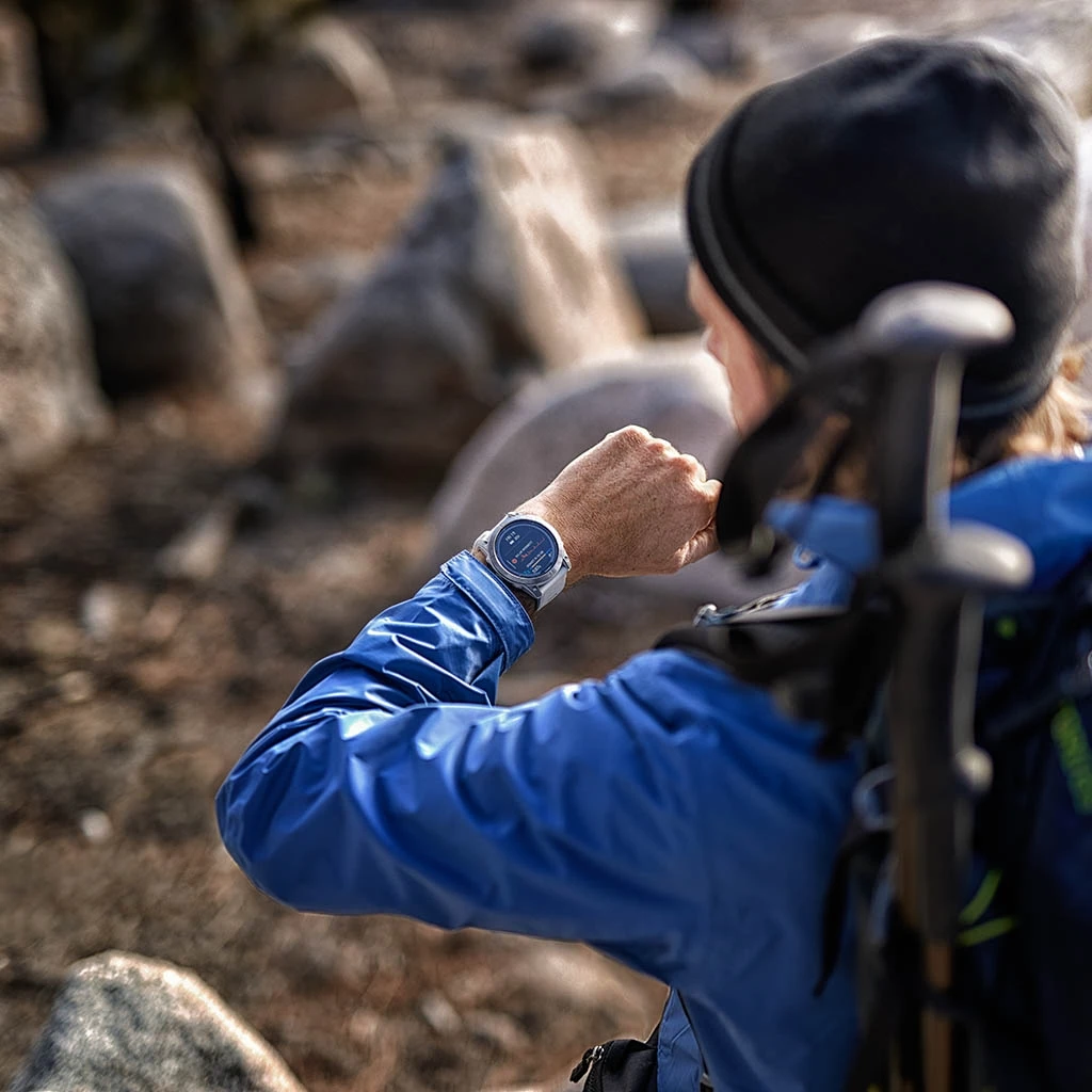 Garmin Fenix 7 Pro Sapphire Solar Titane Gray (Bracelet Gris Et Orange) Gris – Image 17